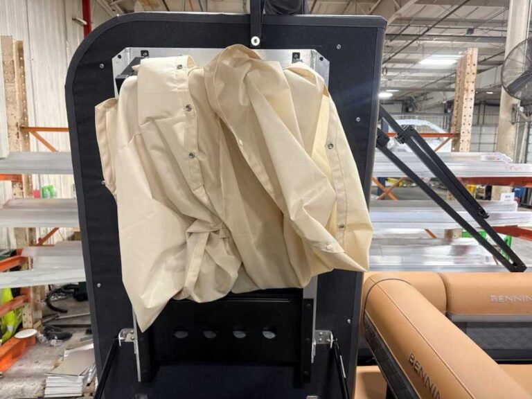 2026 Bennington 22SSB - SPS - Luxe - Blackout US-ETWS9328J526 [photo 11]